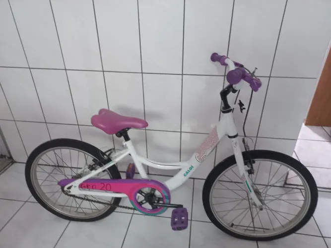 Bicicleta Caloi Ceci Aro 20 branco com lilás
