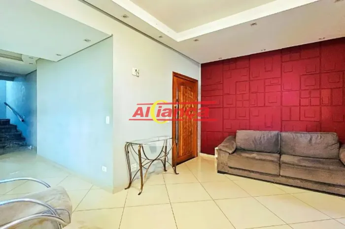 Casa Individual 250m², com 3 quartos e 2 vagas para locação no Jardim Cumbica.