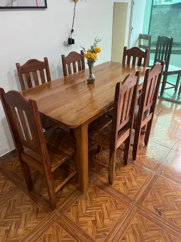 Mesa de Madeira maciça 6lugares nova temos loja. Entregamos