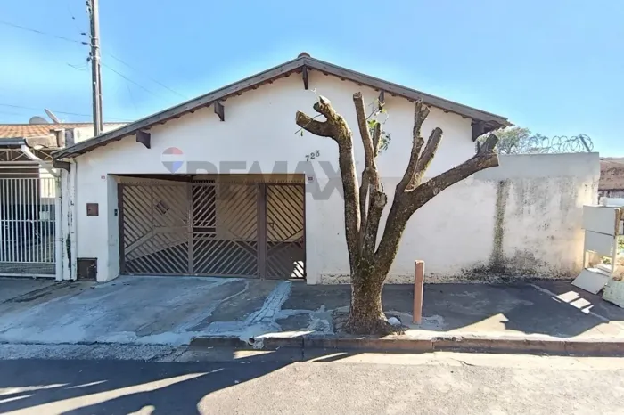 Casa 3 Dormitórios para Alugar em Jardim Santa Clara
