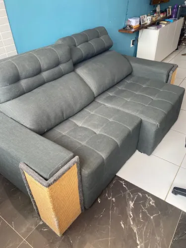 Sofá retrátil e reclinável com arranhador para gatos