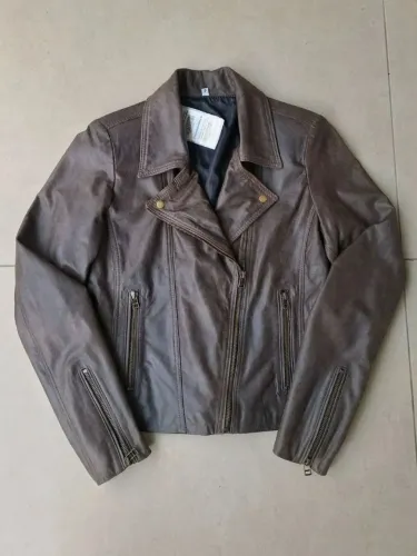 jaqueta de couro legítimo estonado modelo biker perfecto em excelente estado
