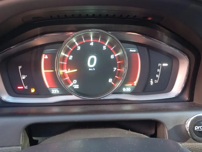 Volvo XC 60 T-5 R-design 2.0 FWD 5P 2015