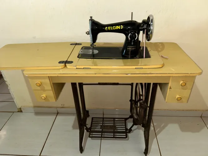 Máquina de Costura Elgin Antiga + Gabinete Original
