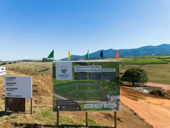 Terreno à venda em Joanópolis-SP, Loteamento Portal do Lago, 250m² de área. Aproveite esta