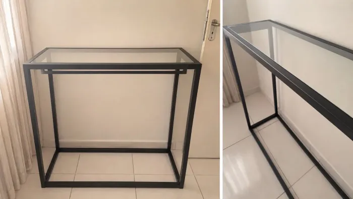 MESA EXPOSITORA DE METALON COM VIDRO ESTILO INDUSTRIAL