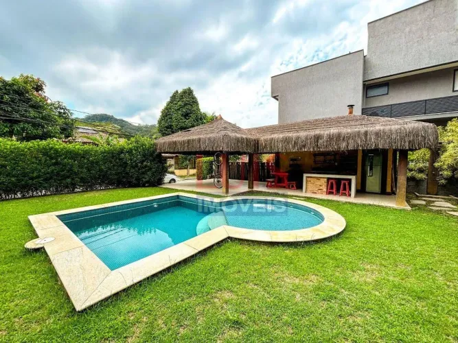 Casa com 3 dormitórios para alugar, 380 m² por R$ 8.960,00/mês - Itaipu - Niterói/RJ