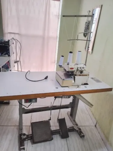 Máquina de costura averlock