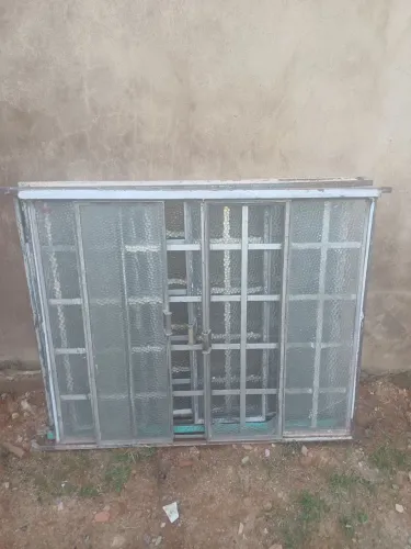 Janela de ferro 500reais 1.0X1.20