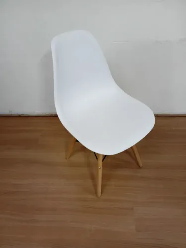 Cadeira Design Charles Eames em ABS Branca 