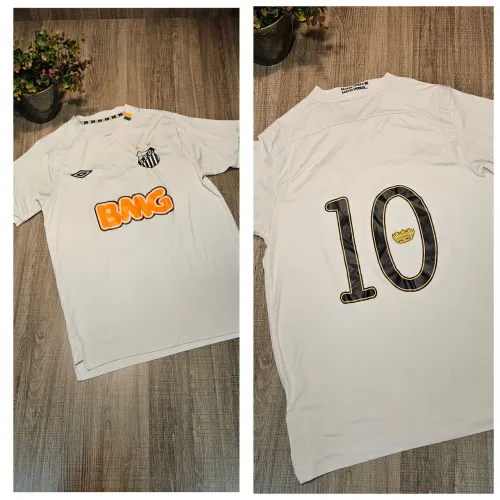 Camisa do SANTOS FUTEBOL CLUBE ( M ) 2011. Ano do título Libertadores com Neymar 