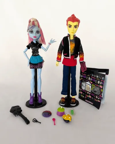 Bonecos Monster High Classroom Partners Home Ick Abbey Bominable e Heath Burns - completo