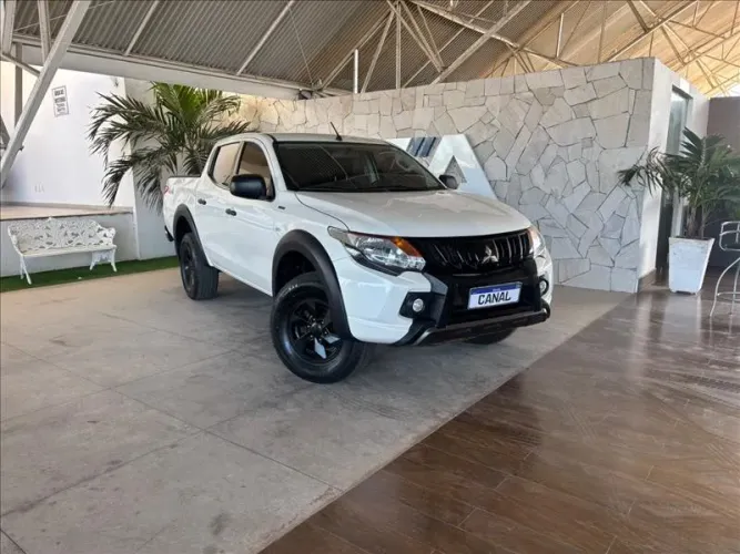 Mitsubishi L200 Tri. Outdo. GLS 2.4 CD 4X4 Die. AUT 2023