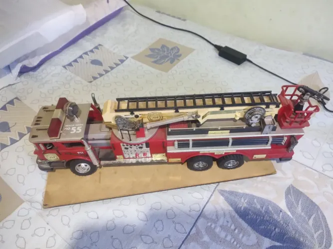 Caminhão de bombeiros antigo