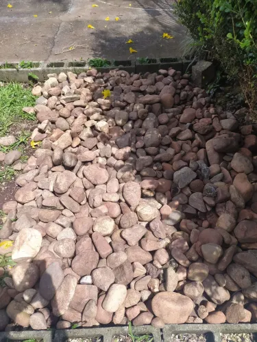 Pedra de rio média usada