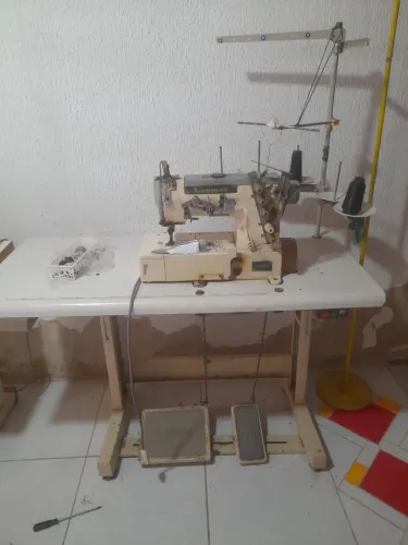 Maquina de Costura Galoneira Excelente Condição