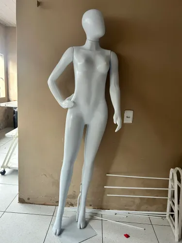 Manequim feminino