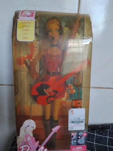 Barbie I Can Be Rock Star com Caixa