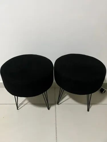 Banquinhos acolchoados e pés de ferro ! 