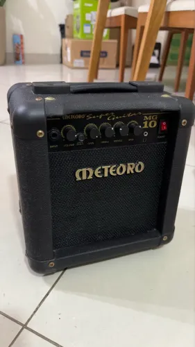 Amplificador de guitarra Meteoro MG10