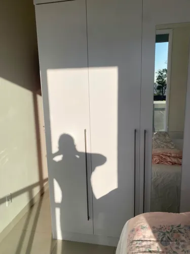 Guarda-roupa 6 portas com espelhos - Apenas 2 meses de uso | Estado de novo!