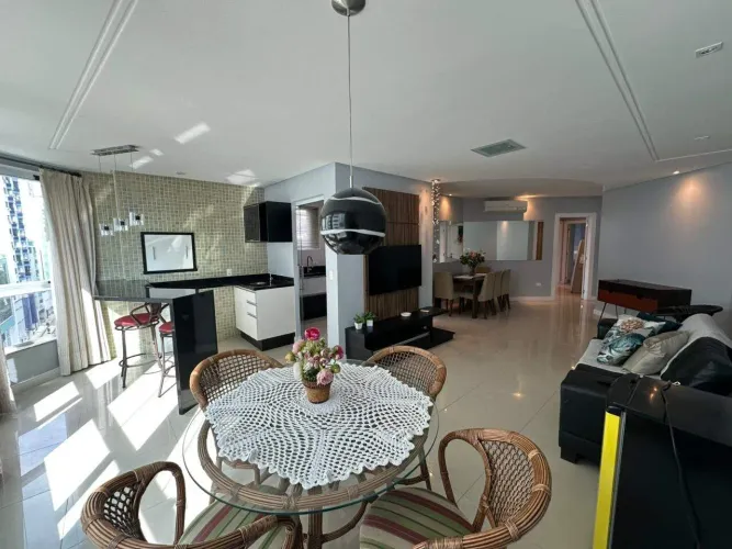 Apartamento para locação no Centro de Balneário Camboriú