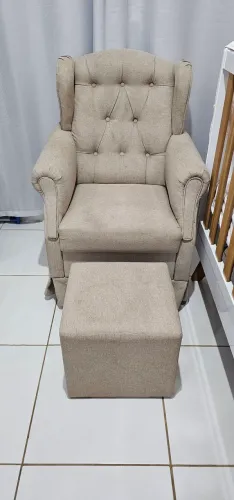 Vende-se cadeira de amamentação.