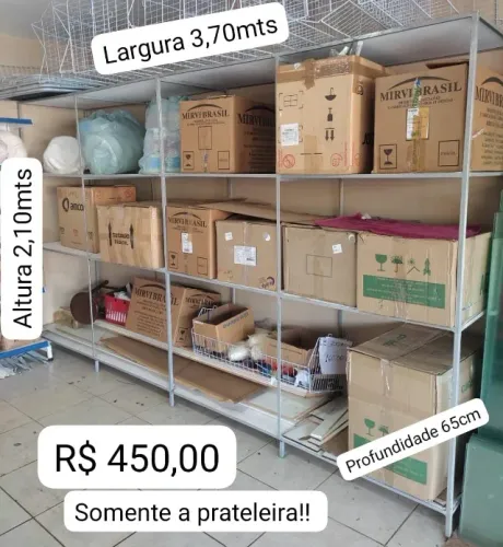 Prateleira para estoque de mercadorias