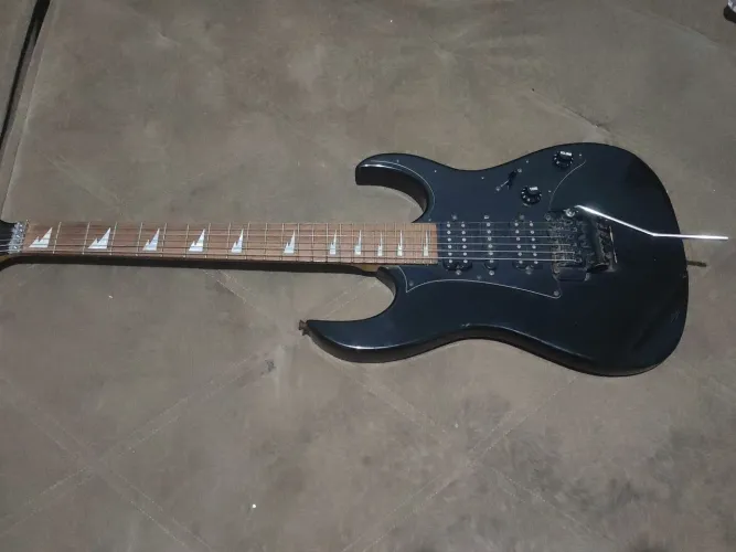 Memphis by Tagima MG330 com ponte Floyd Rose