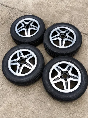 Rodas com pneus aro 15 ORIGINAL GM