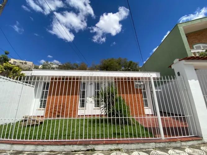 Casa térrea recém-reformada à venda comercial e residencial com 348 m² de terreno | Vila T