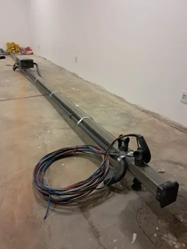 Poste completo trifásico 50A (padrão Neoenergia) - 7 metros