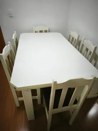 Mesa com 6 cadeiras