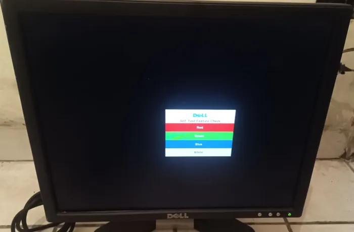 Monitor De vídeo Dell Para computador PC Funcionando! 17 polegadas c/ Entrada VGA