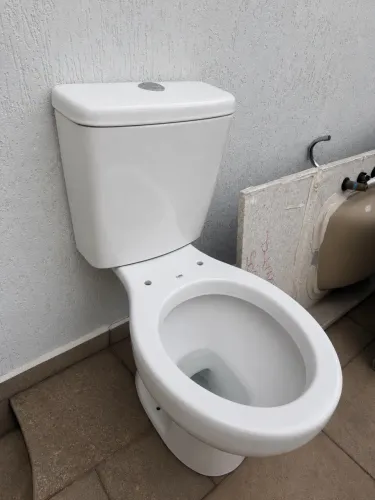 Vaso Sanitário com Caixa Acoplada Oval (Celite)