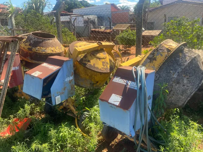 Vende-se betoneira