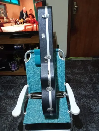  Vendo Capa case para violão, estrutura firme,pouco uso