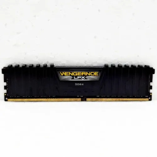 Memória RAM Desktop 8GB DDR4 3200 CORSAIR Vengeance LPX CM4X8GD3200C16K2E-CN