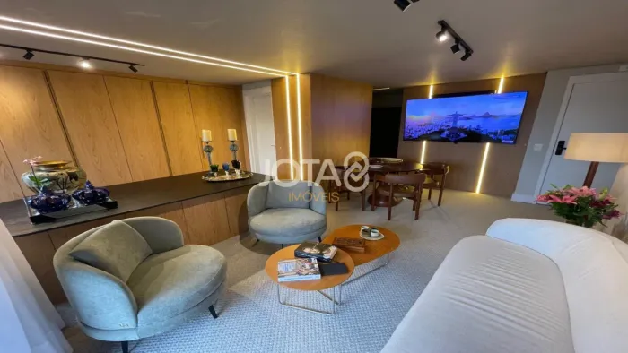 APARTAMENTO SEMIMOBILIADO 1 SUITE, VARANDA COM CHURRASQUEIRA E VAGA Apartamento Semimobili