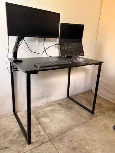 Mesa de escritório estilo industrial