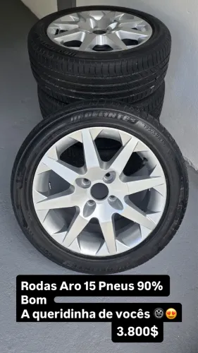 Vendo 4 pneus com rodas aro 15 zero demais