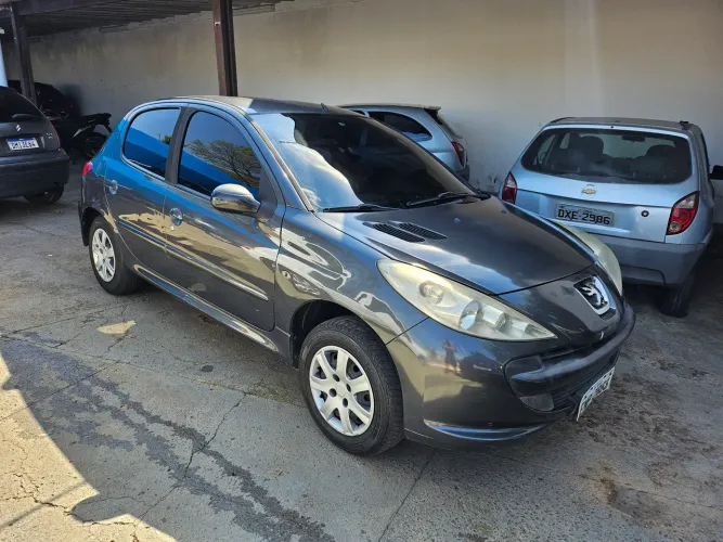 Peugeot 207 XR 1.4 Flex 8V 5P 2010