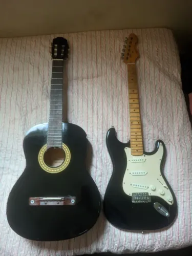 Oportunidade única Um Violão + duas guitarra + cubo por apenas 1.200 somente interessados