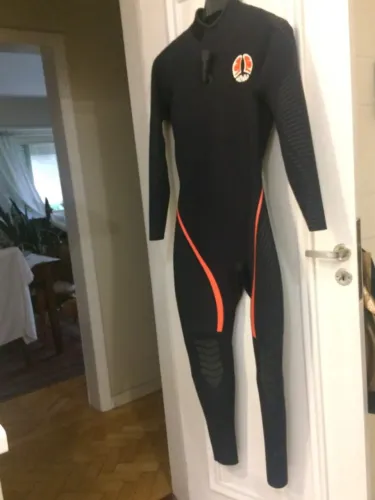 Roupa pata Surf ou Mergulho manga longa, sistema exclusivo de armazenagem de ar cor preta