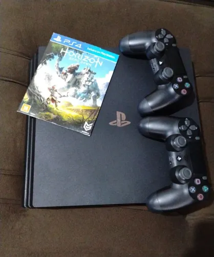 Playstation 4 PRO 1TB com controle e 1 jogo.