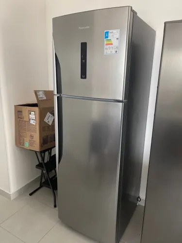 Vendo uma Geladeira Panasonic de 387 litros bi volt
