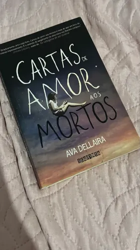 Livro carta de amor aos mortos