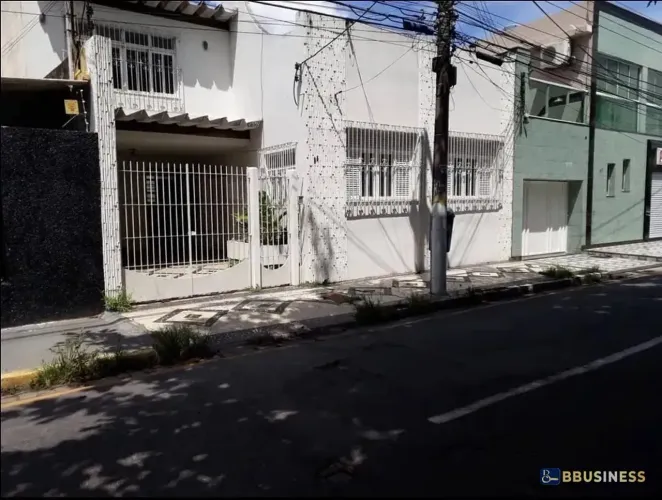 Casa à venda na Rua 21 de Abril com 4 quartos, sendo 1 suíte - Campos dos Goytacazes, RJ