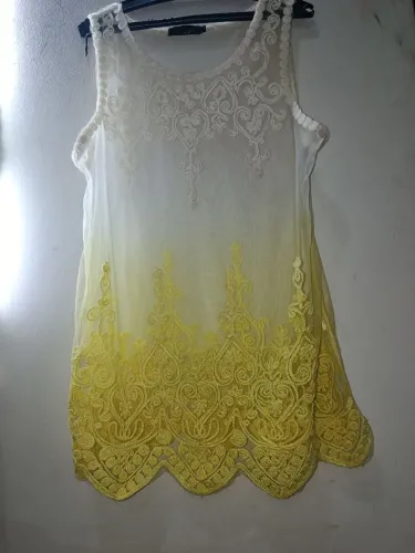 Blusas floridas?