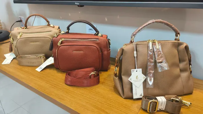 BOLSA PAVÃO DE OURO AS 3 POR 300 OU CADA UMA POR 140 PRA SAIR LOGO